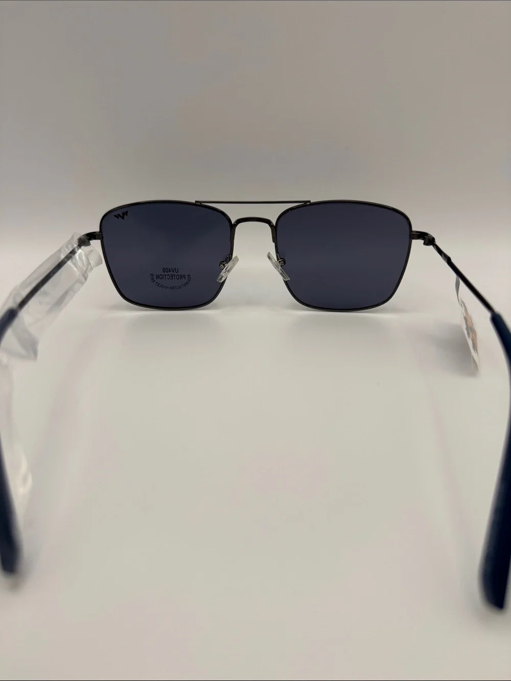 Classic Black Metal Frame Sunglasses with Dark Blue Lenses
